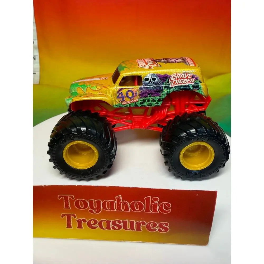 Monster Jam Grave Digger 40th Anniversary Truck 1:64 Scale